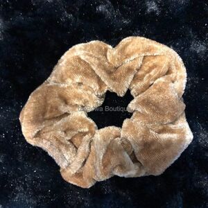 Tan Velvet Scrunchie   -women's-  SC2719  Handmade NWT Boutique